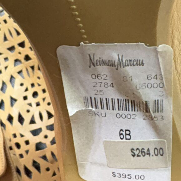 Stuart Weitzman  6M Leather  Gold W/Turquoise Medallion NWT  Spot On Toe - Picture 7 of 16